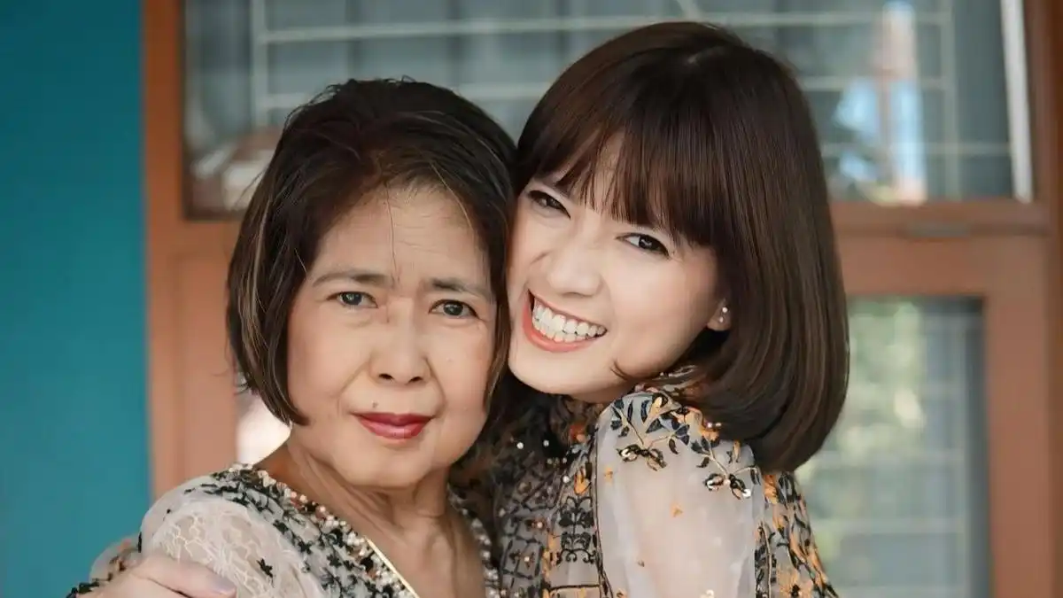 Chika Jessica Terus Mengawasi Napas Ibu yang Kini Menggunakan Oksigen