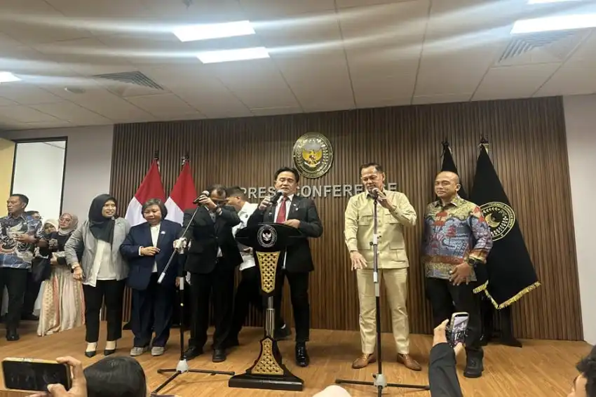 Yusril Serahkan Polemik Putusan MK soal Ijazah Gibran kepada Proses Hukum