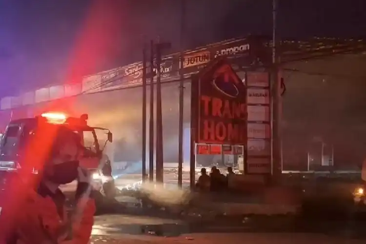 Kebakaran Trans Home Sleman Tewaskan Dua Perempuan, Api Sulit Dipadamkan di Area Basement