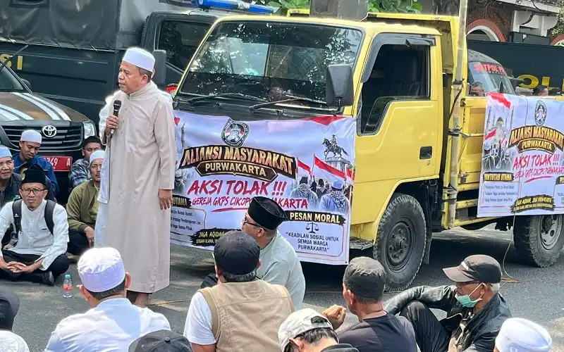 Aksi Warga Soroti Rencana Pendirian Gereja di Desa Cikopo