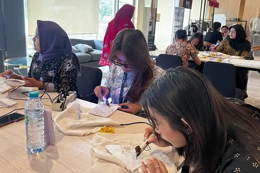 Linen Bekas Diolah Menjadi Batik, Dafam Pacific Caesar Surabaya Padukan Budaya dan Kepedulian Lingkungan