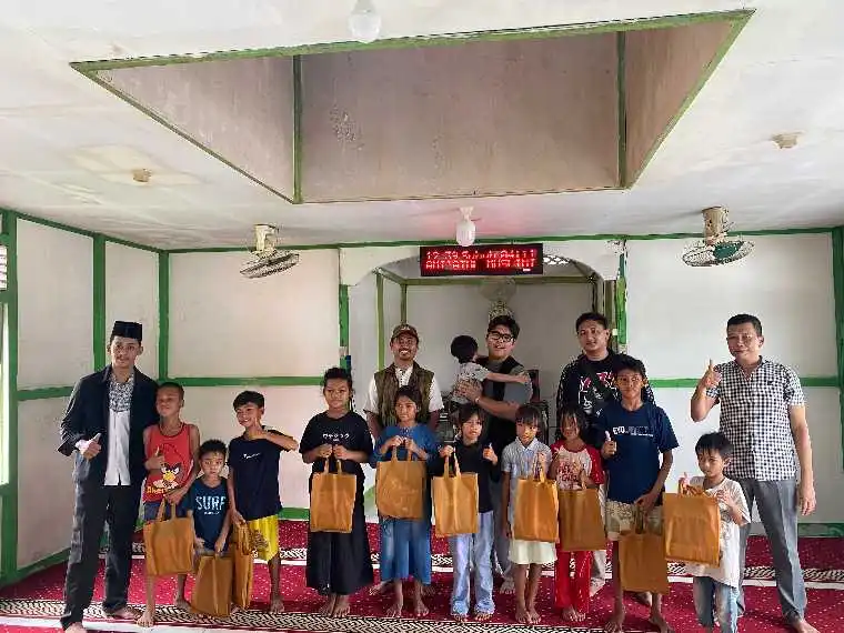 Muhammadiyah dan Polres Kubu Raya Salurkan Bantuan Alat Tulis bagi Anak Kurang Mampu di Limbung