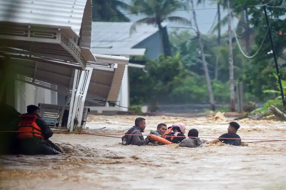 Banjir Melanda Dua Kawasan di Koto Tangah, Lebih dari 50 Warga Dievakuasi