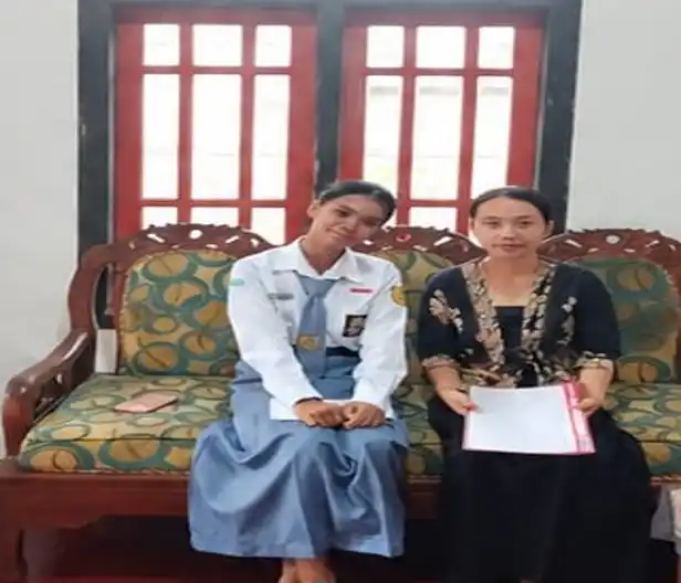 Dari Ruang Kelas ke Kanvas: Kisah Guru Muda Banyuwangi Mengembangkan Bakat Melukis