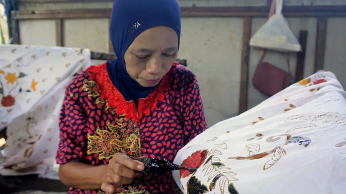 Nurul Huda Menjaga Warisan Membatik dengan Berbagi Ilmu