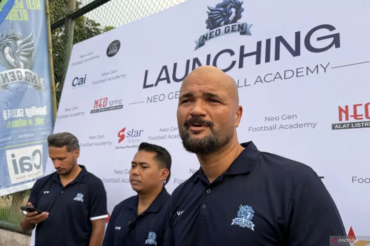 Sergio Van Dijk Bangun Akademi Sepak Bola untuk Talenta Muda di Bandung