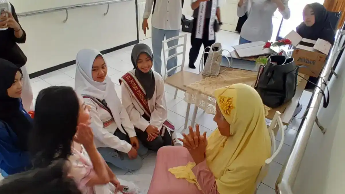 Finalis Pageant dan Pelajar NTB Gelar Aksi Kepedulian di Panti Sosial Pusaka