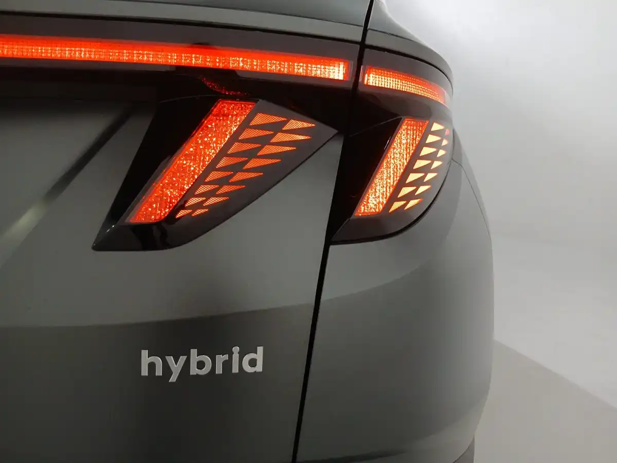 Mengapa Oli Mobil Hybrid Memiliki Spesifikasi Berbeda dari Mobil Konvensional