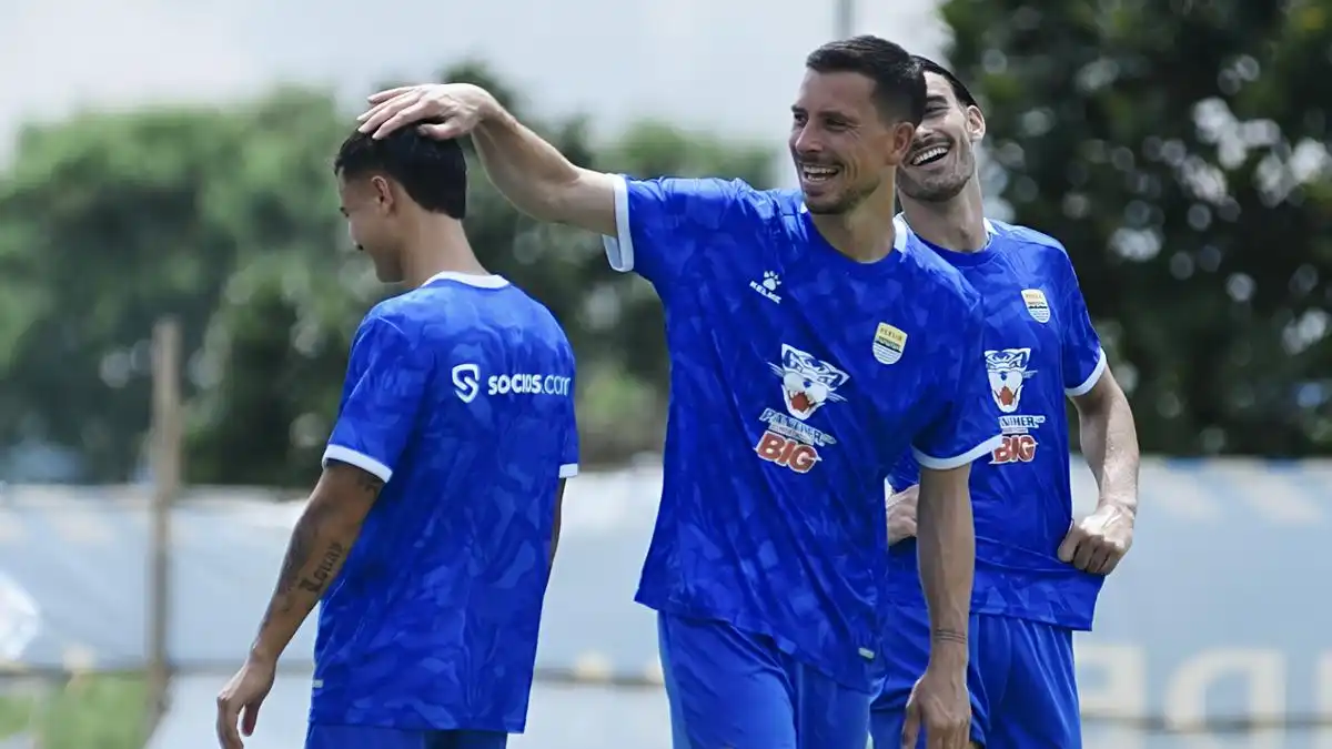 Thom Haye Minta Persib Bandung Menjaga Fokus Jelang Duel Kontra Dewa United