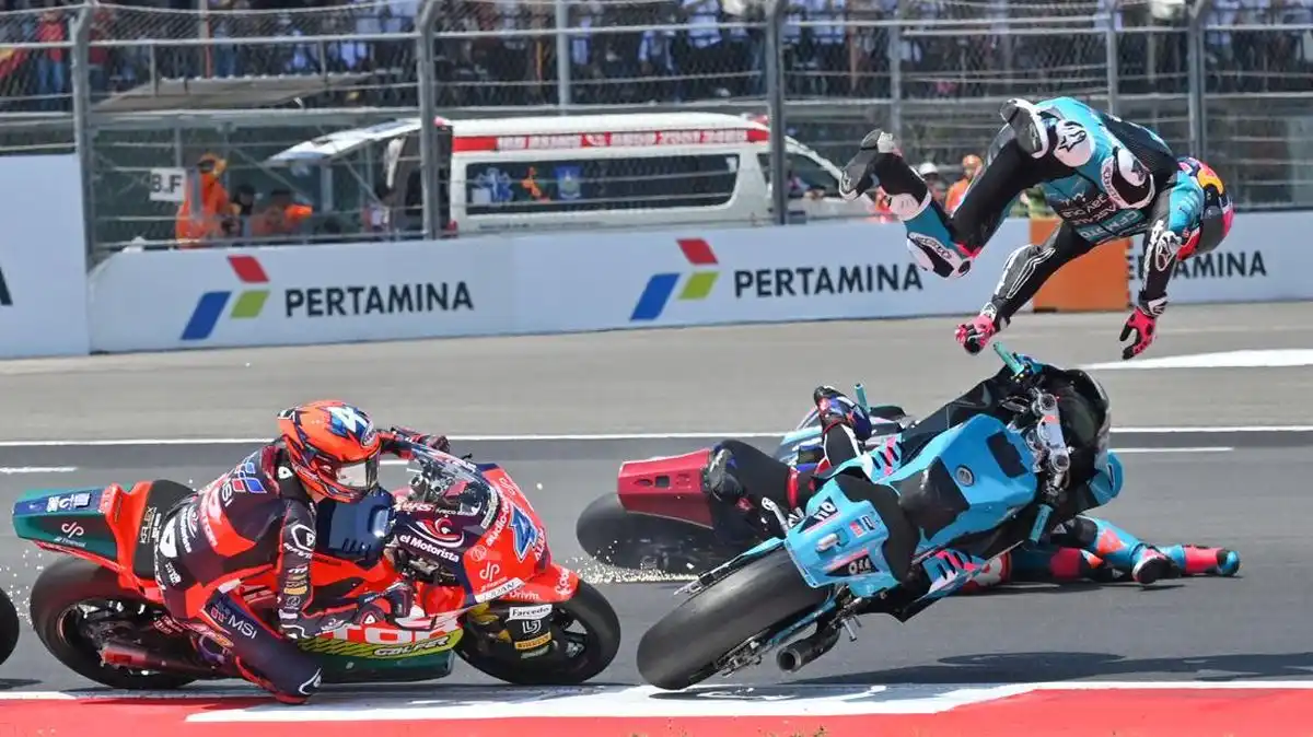 Bendera Merah Mewarnai Balapan Moto2 di Mandalika