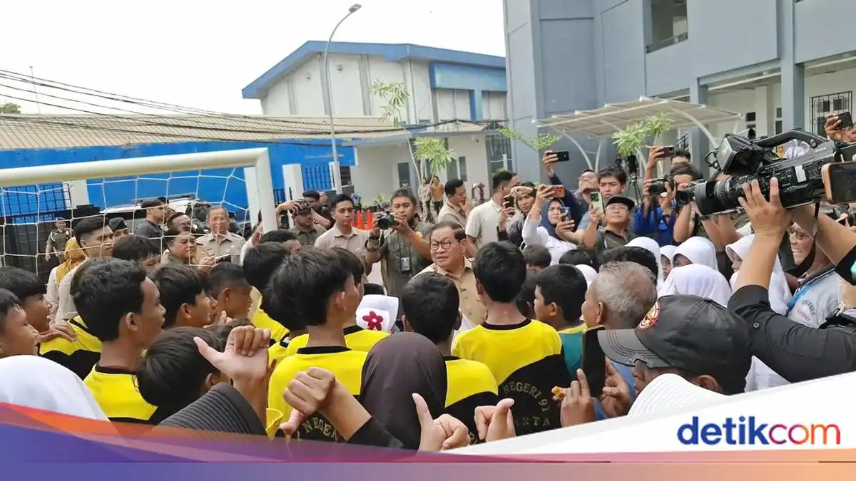 Usai Revitalisasi Sekolah Rampung, Siswa di Jakarta Timur Sambut Pramono Anung
