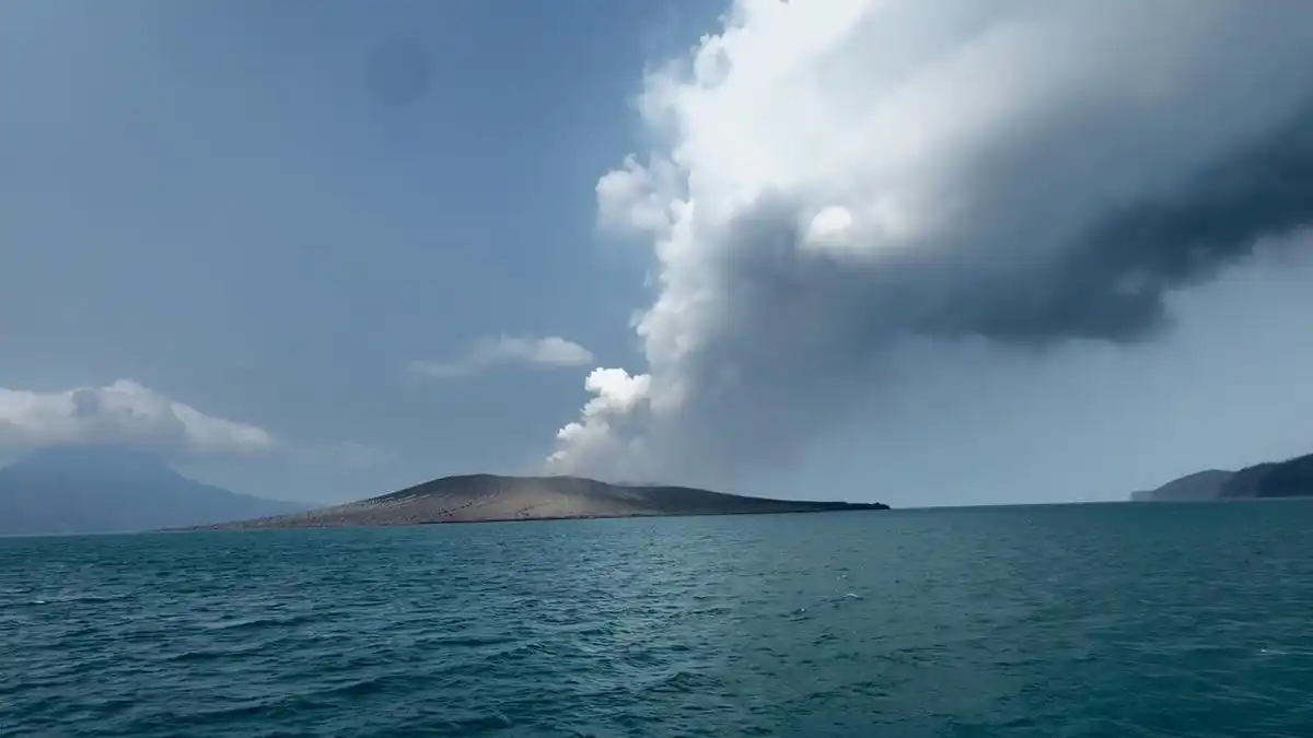 Aktivitas Seismik Gunung Anak Krakatau Meningkat, Warga Diminta Menjauh dari Kawasan Rawan