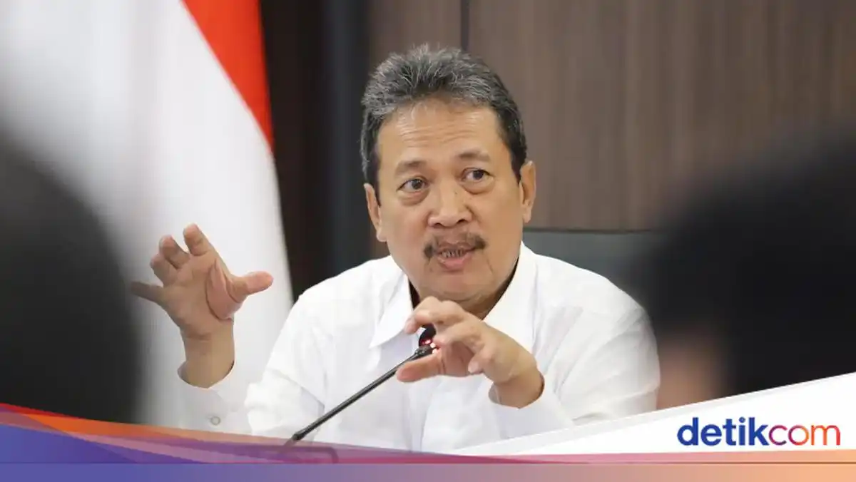 Pemerintah Hentikan Permanen Ekspor Benih Bening Lobster