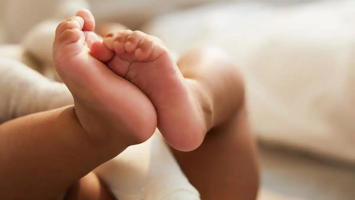 Risiko Pemberian Telur Mentah pada Bayi Baru Lahir: Kasus Alena dan Penjelasan Dokter