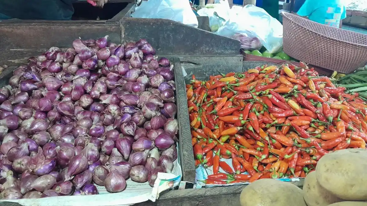 Kenaikan Harga Sayuran Menekan Belanja Warga di Pasar Senen