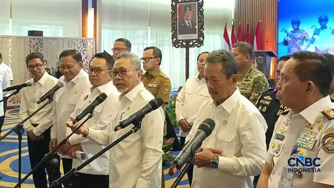Zulkifli Hasan Soroti Dampak Impor Beras terhadap Petani Nasional