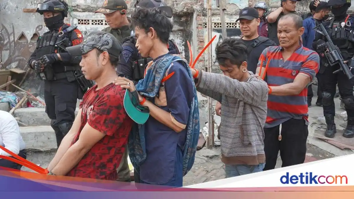 Penggerebekan Kampung Boncos Kembali Digelar, Empat Pria Diamankan dan Beragam Barang Disita