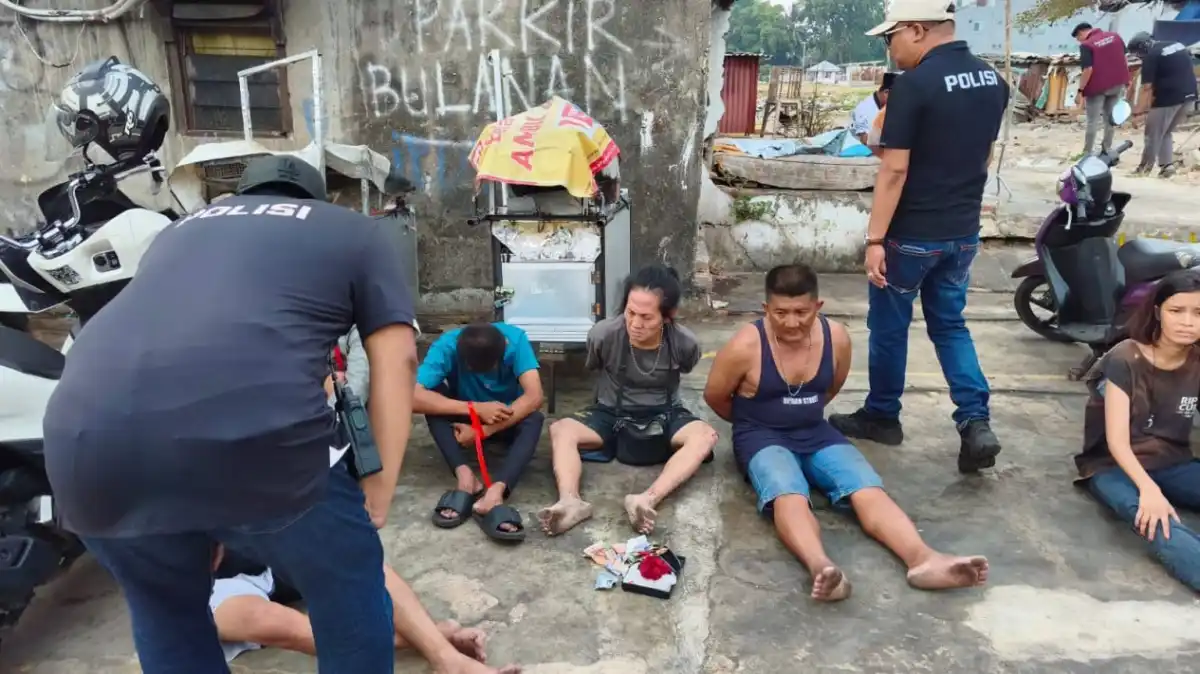 Operasi Gabungan di Kampung Boncos Berujung Pemusnahan Lapak Narkotika