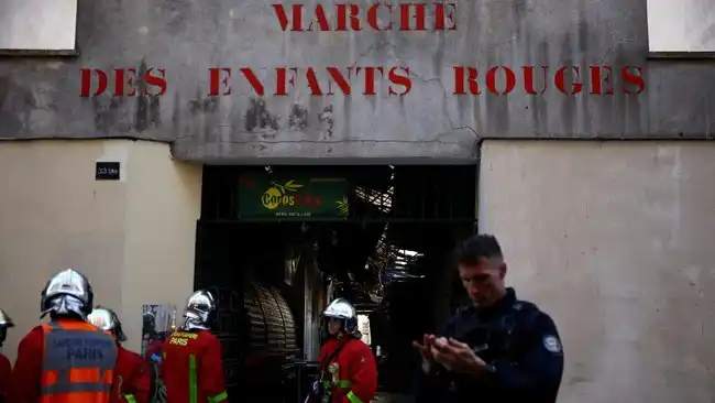 Pasar Makanan Bersejarah di Paris Hancur Dilalap Api
