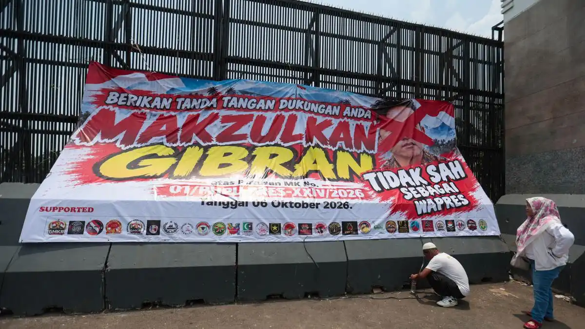 Aksi KNPRI Desak Pemakzulan Gibran di Depan Gedung DPR RI