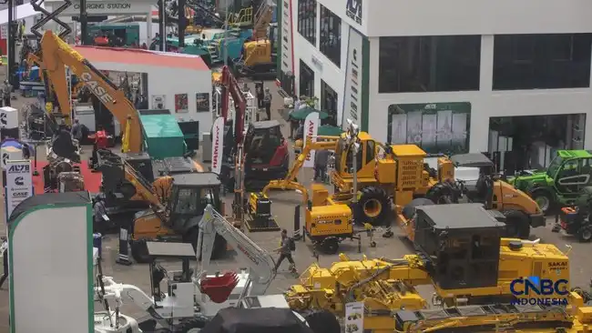 Pembiayaan Alat Berat Tertekan, OJK Soroti Peluang dari Proyek Energi Terbarukan