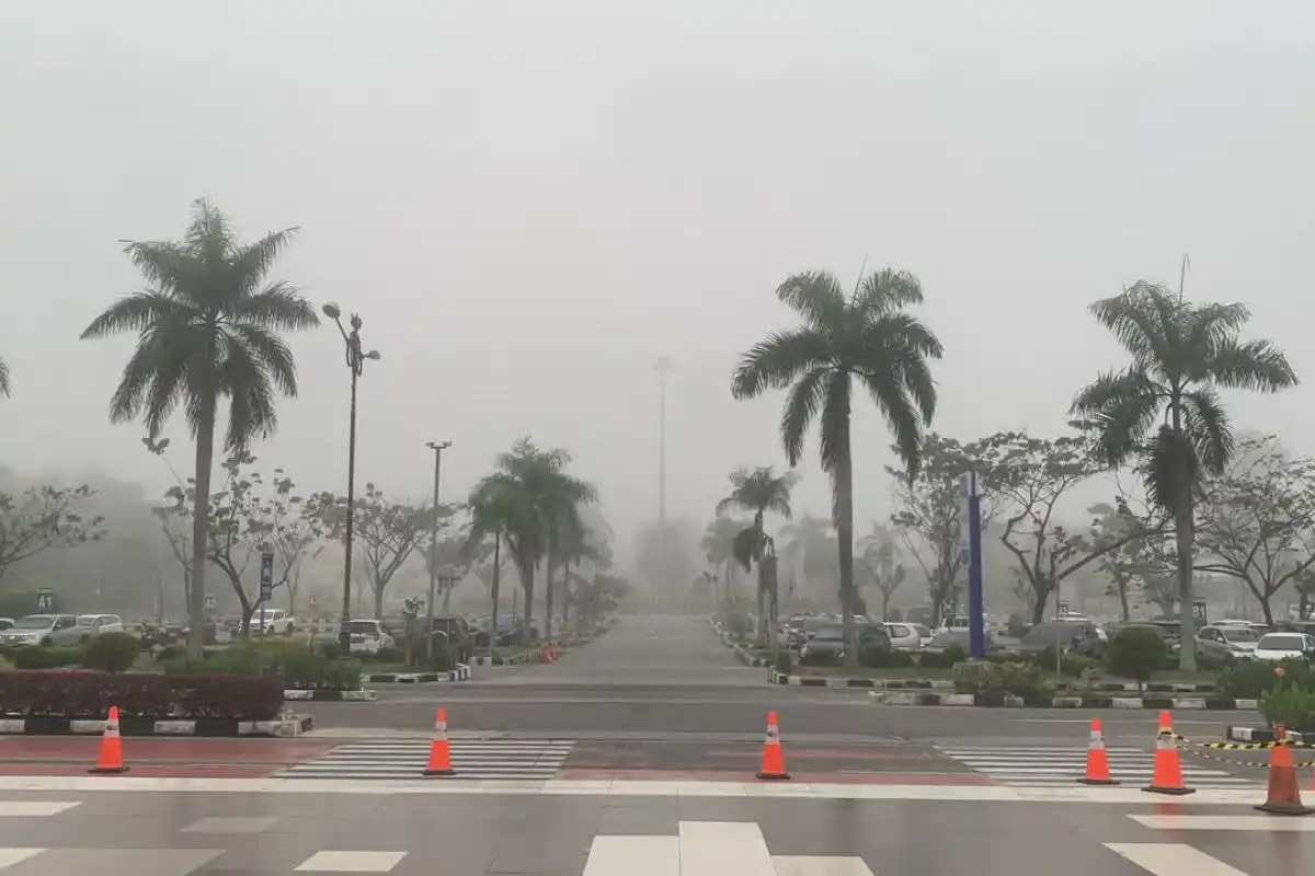 Kabut Asap Kembali Mendorong Sekolah di Pekanbaru Beralih ke Pembelajaran Jarak Jauh