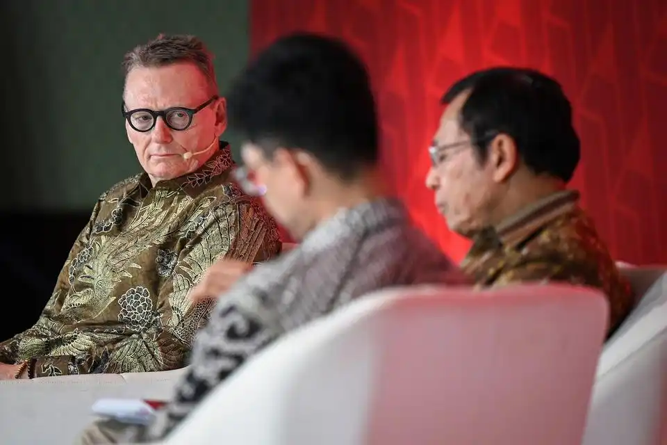 Pelajaran James Robinson bagi Indonesia untuk Mengejar Pertumbuhan Ekonomi 8 Persen