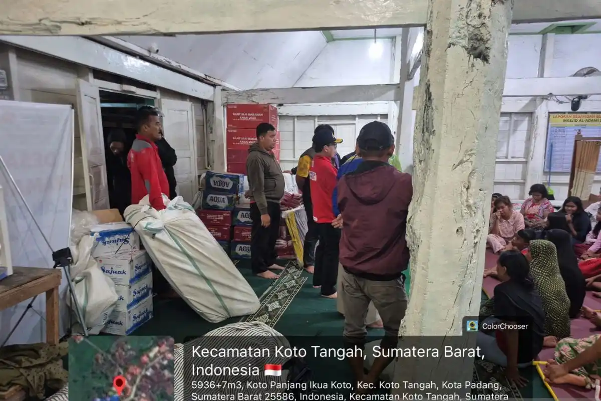 Kemensos Salurkan Bantuan untuk Penyintas Banjir Bandang di Padang