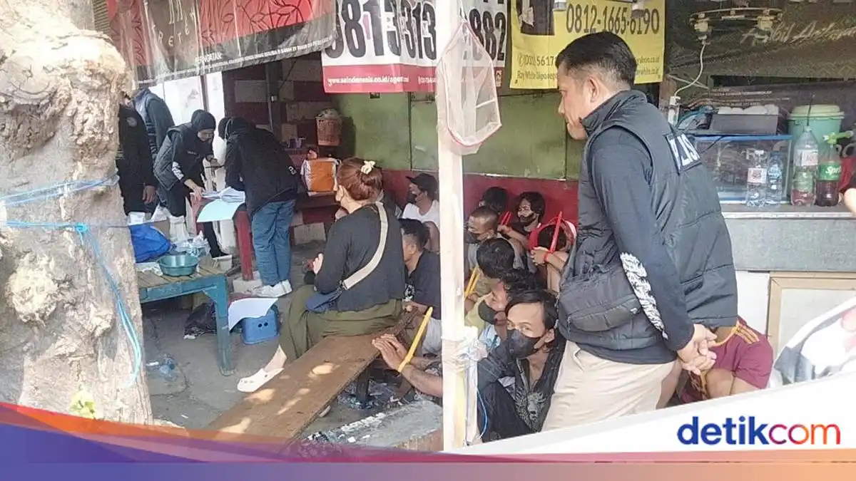 Penggerebekan Kampung Narkoba di Jalan Kunti Surabaya Amankan Belasan Orang