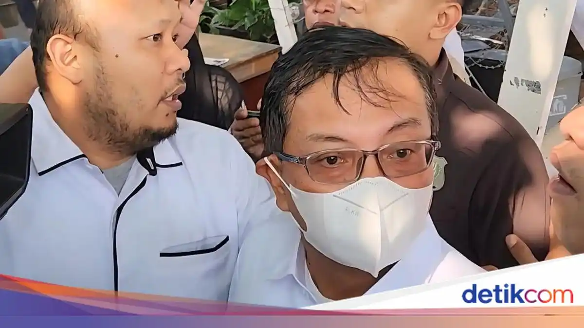Rustian Meninggalkan Gedung KPK Seusai Pemeriksaan OTT Terkait BNPB
