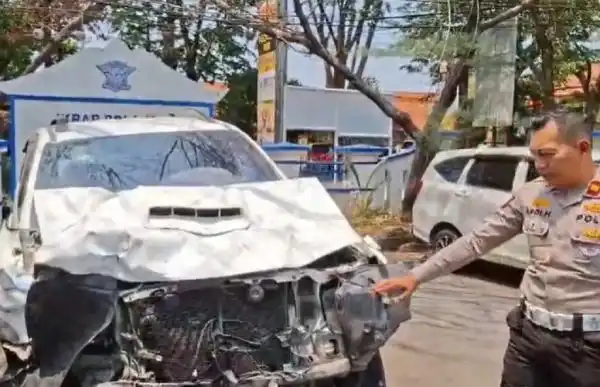 Fortuner Tabrak Tiga Kendaraan di Pati, Pengemudi Pikap Tewas