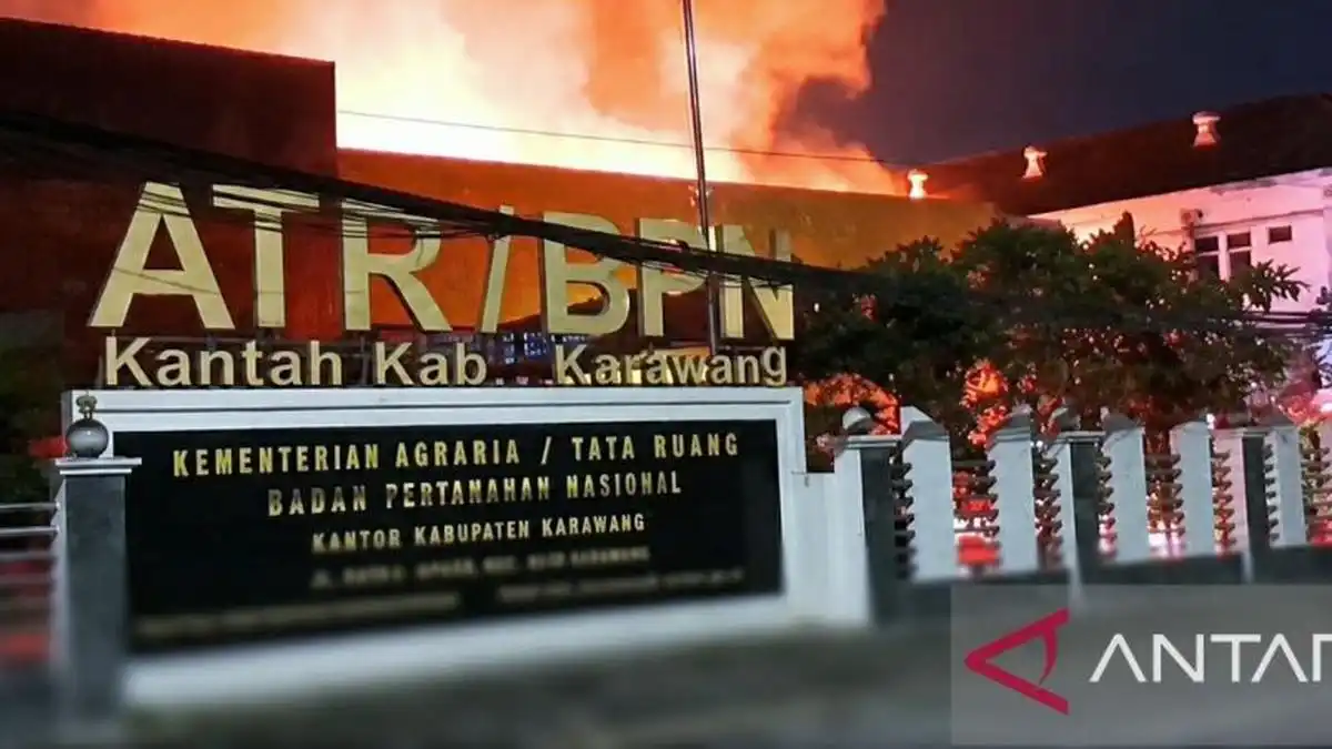 Kebakaran Melalap Kantor BPN Karawang, Sejumlah Berkas dan Aset Hangus