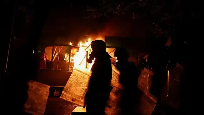 Protes Biaya Kuliah di Albania Berujung Pembakaran Gedung Kementerian