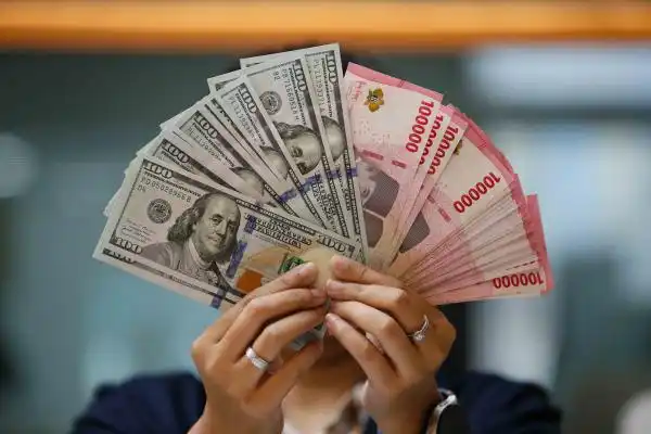 Rupiah Melemah Terbatas saat Dolar AS Menguat, BI Soroti Risiko Arus Keluar Modal