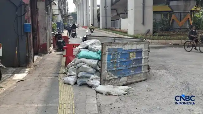 Usai Pembangunan LRT, Pedagang Matraman Masih Keluhkan Debu dan Trotoar