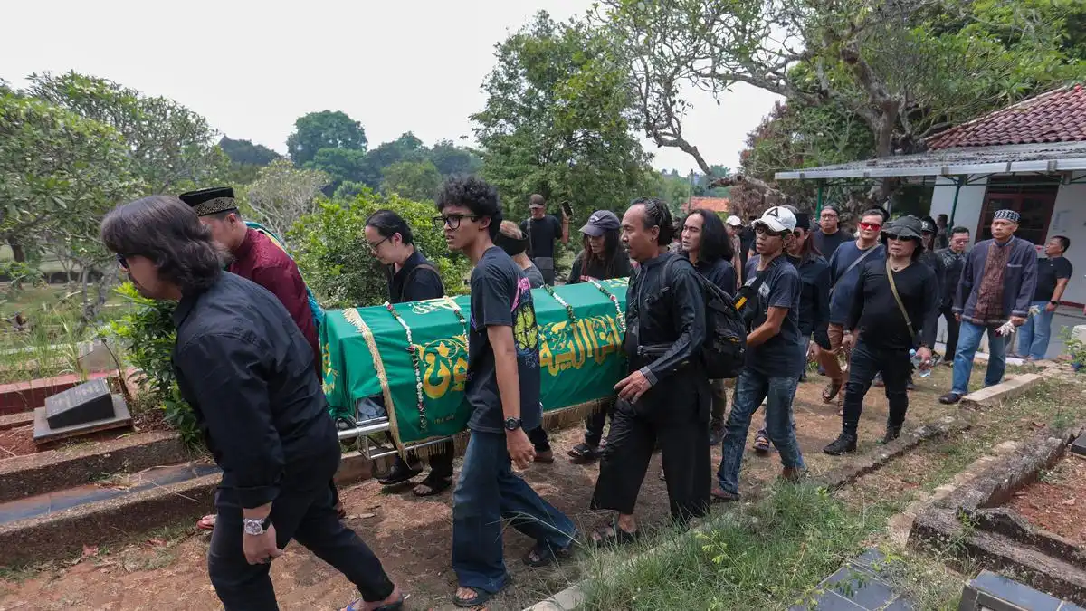 Perpisahan Terakhir untuk Doddy Katamsi di TPU Pangkalan Jati