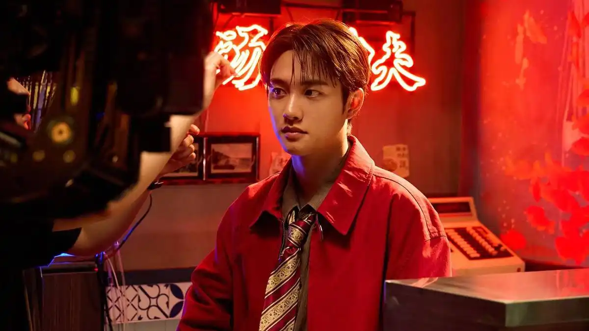 Doh Kyungsoo Tampil dengan Dua Gaya dalam Kampanye EIOM, Tur Konsernya Segera ke Jakarta