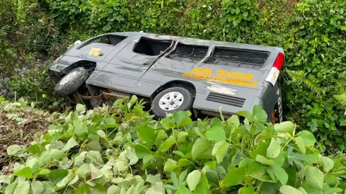 Tabrakan Mobil Ransus dan Truk di Jalinsum Labuhanbatu, Polisi Selidiki Penyebabnya