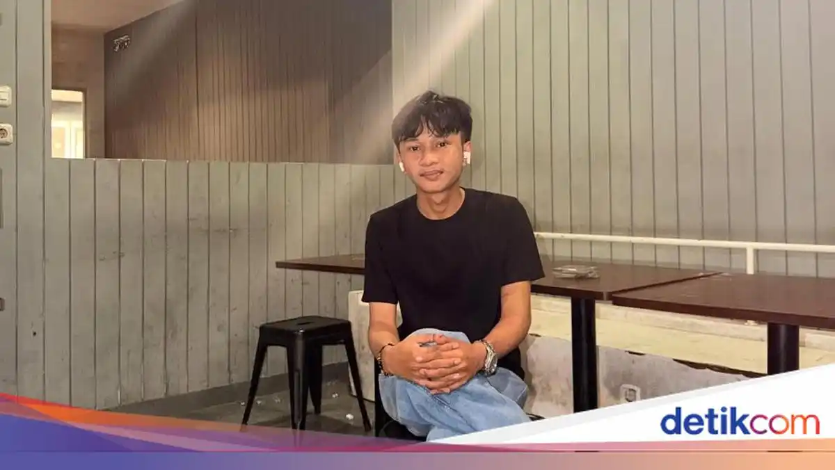 Fajar Sadboy Wujudkan Rumah Tunai untuk Sang Ibu di Usia 19 Tahun