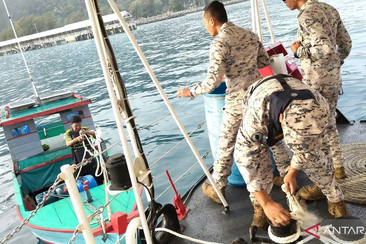 Nelayan Anambas yang Hanyut ke Perairan Tioman Dipulangkan ke Indonesia