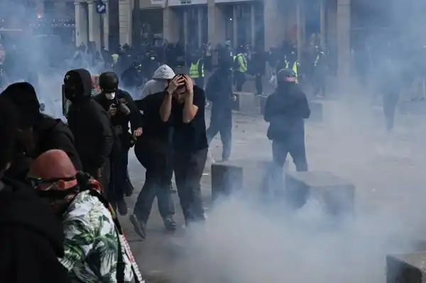 Bentrokan Pecah dalam Demonstrasi Biaya Hidup di Paris