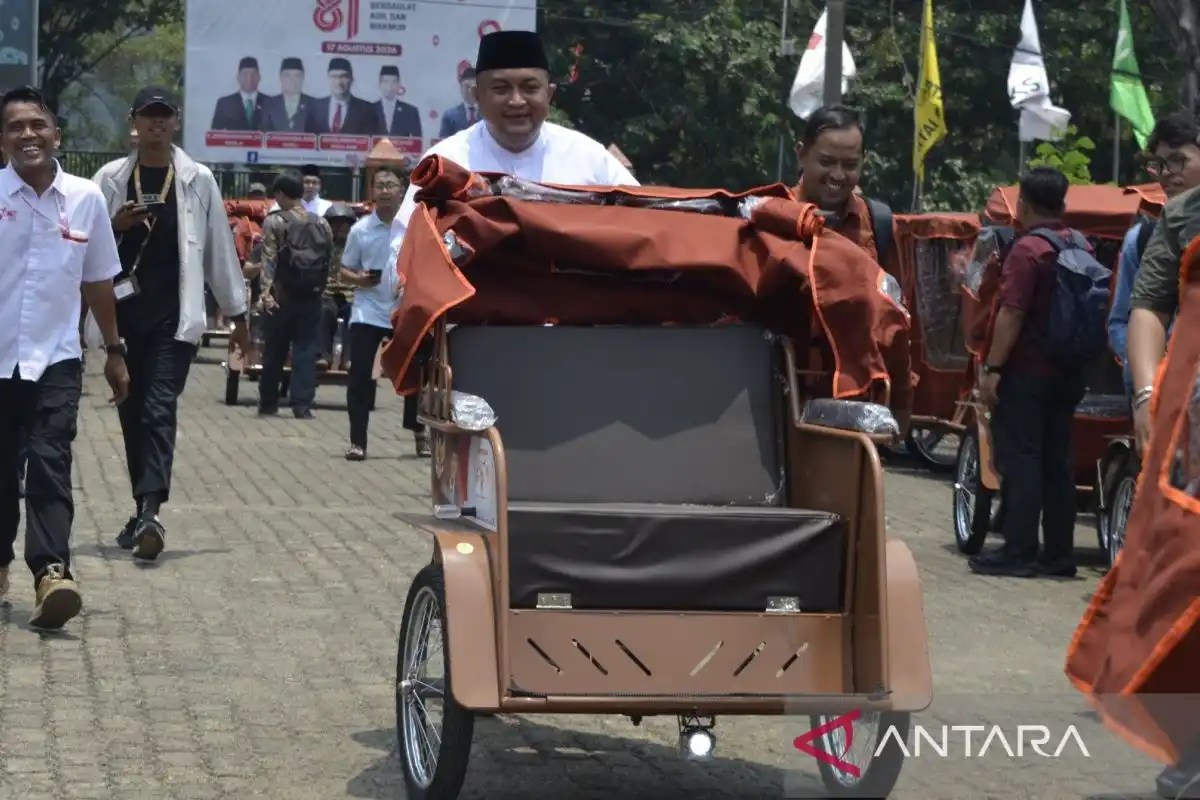 130 Becak Listrik Disalurkan kepada Pengayuh di Kabupaten Bogor