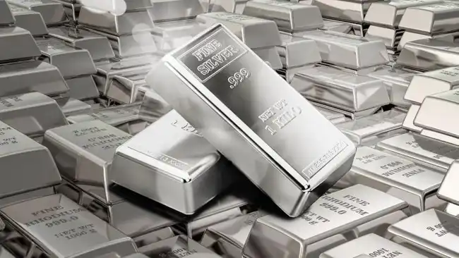 Tekanan Inflasi AS Dorong Perak Turun 6,23% dalam Sepekan