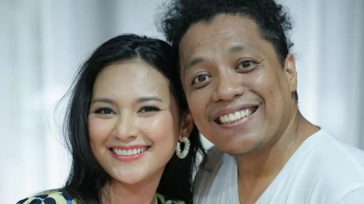 Indah Permatasari Umumkan Kehamilan Kedua Lewat Momen Kejutan untuk Arie Kriting
