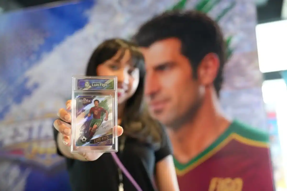 Kartu Koleksi Luis Figo Ramaikan Jakarta Game On