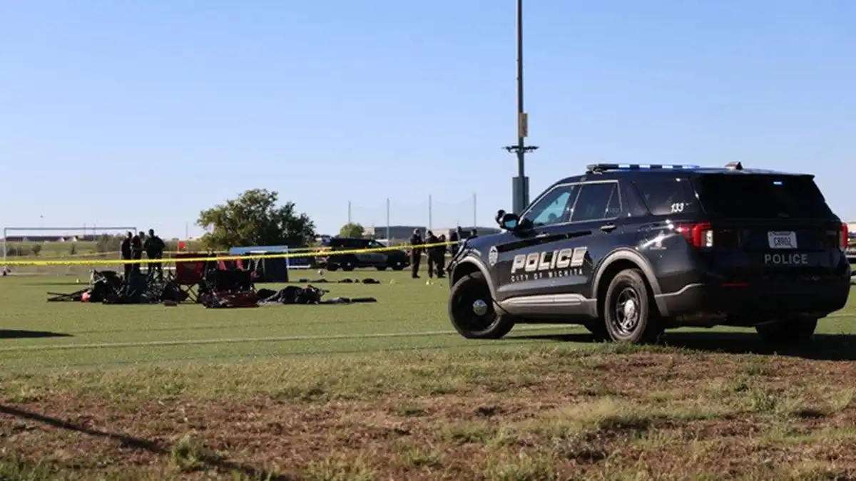 Dua Tewas setelah Truk Masuk ke Lapangan Sepak Bola Anak di Wichita