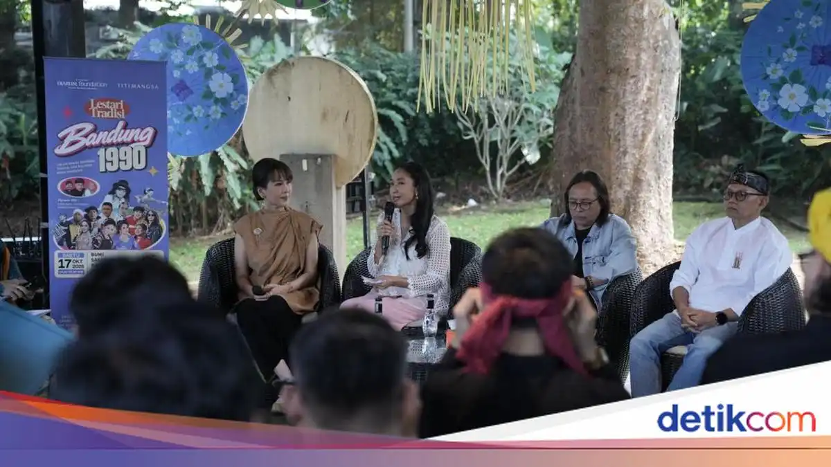 Happy Salma Merawat Budaya Sunda Lewat Panggung dan Seni Tradisi
