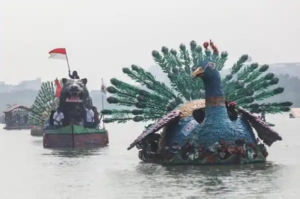 Festival Cilung 2026 Ubah Barang Bekas Menjadi Perahu Hias di Danau Sunter