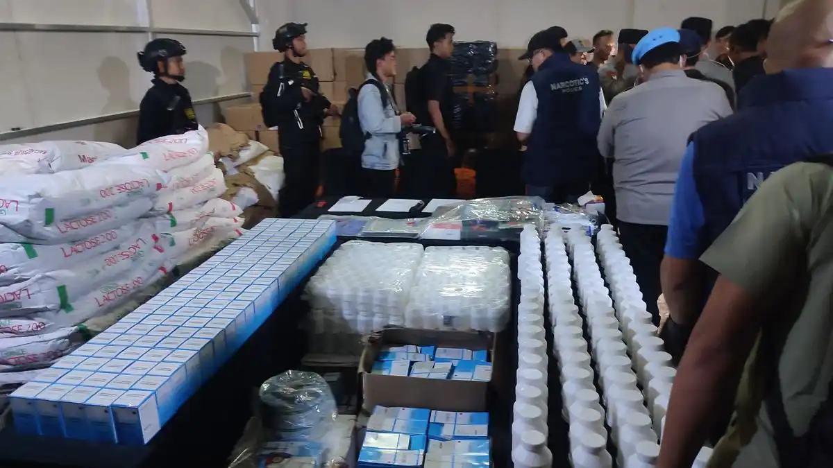 Pengungkapan Pabrik Obat Ilegal di Bandung: Lima Tersangka dan Kapasitas Produksi Besar