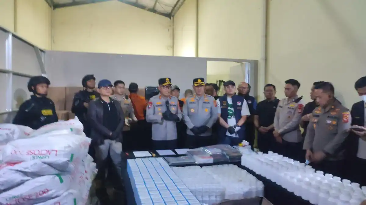 Pabrik Ilegal Hexymer dan Tramadol Terungkap di Bandung, Lima Orang Ditangkap